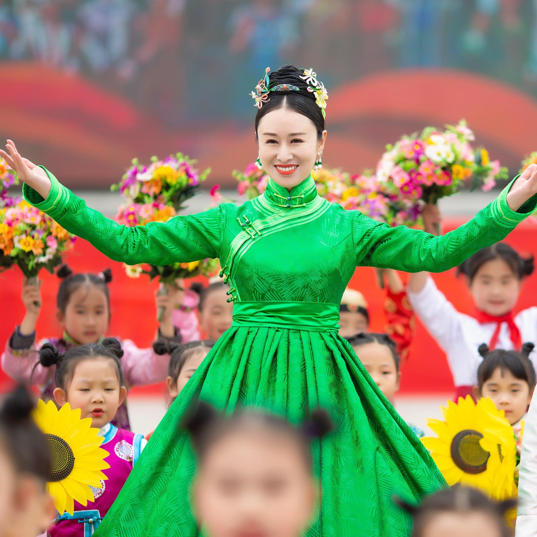满族儿女心向党