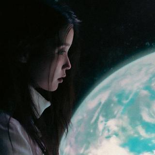 IU出道18周年快乐：歌声继续漫游宇宙