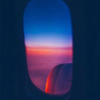 微 醺 飞 行 馆丨放 空 自 我 发 现 真 我.