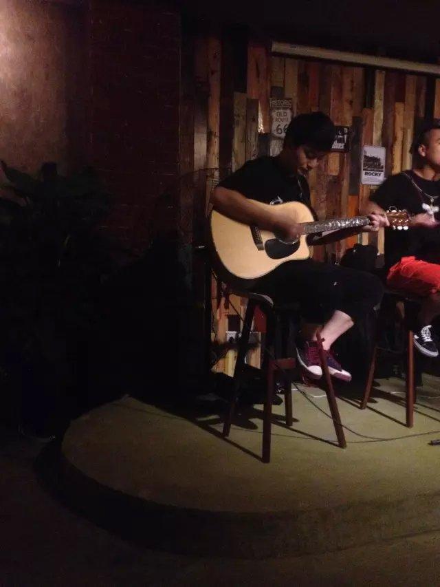 孤独的人活在幻想中