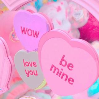 戴上耳机和ta一起听甜甜的歌