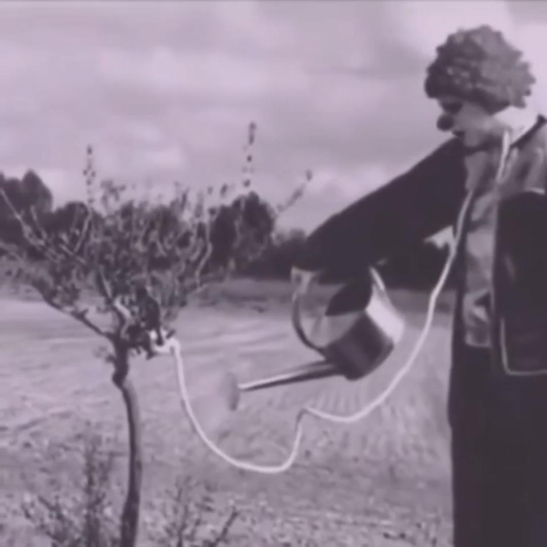 我照着镜子给自己画了一幅自画像（Prod.by百川）