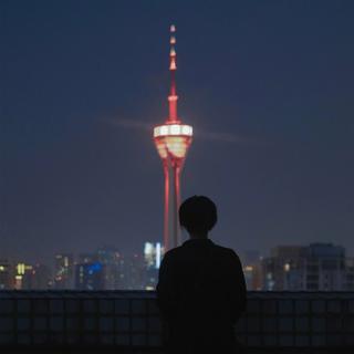人追求理想之时，便是坠入孤独之际。