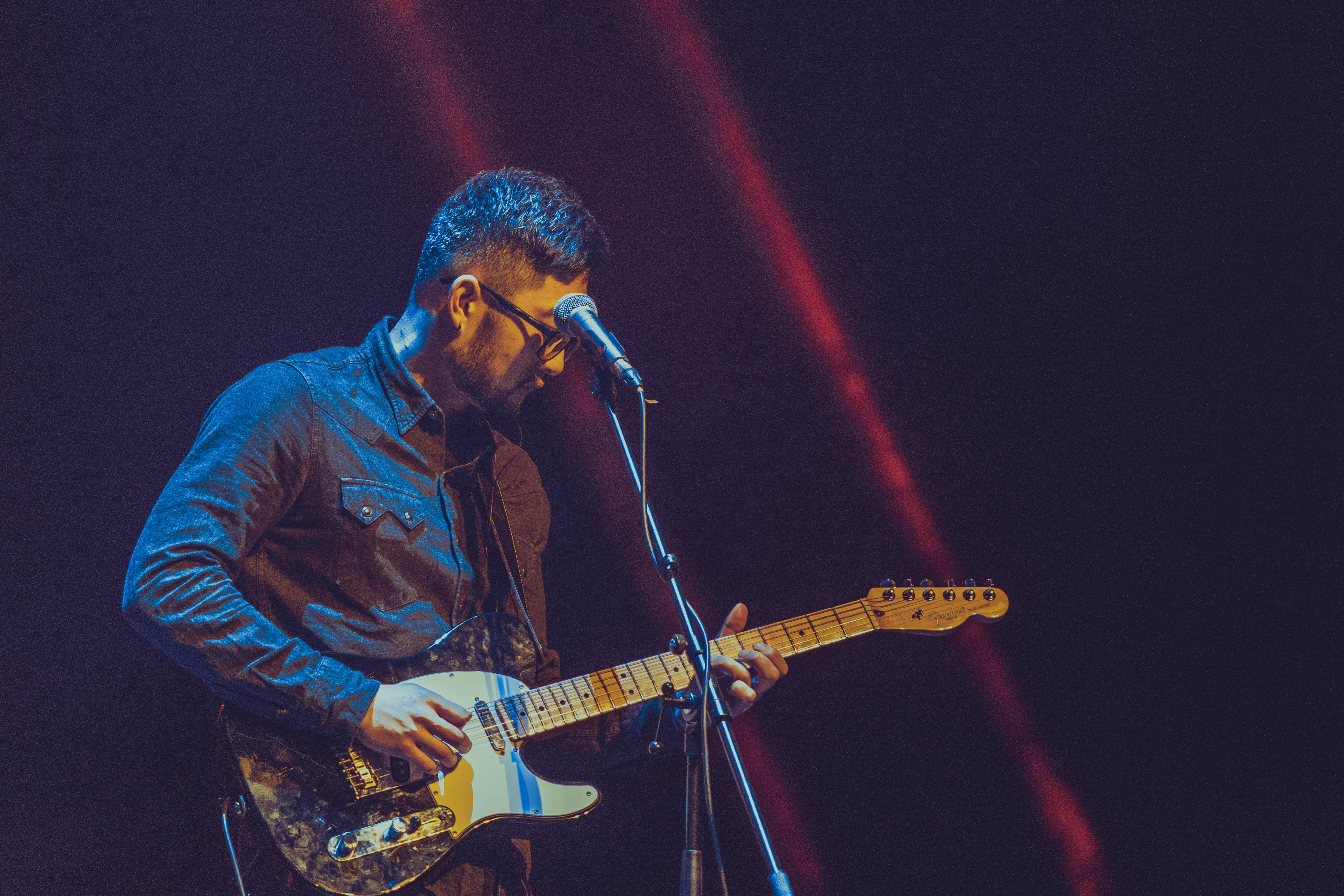 文兆杰曲谱_钢琴简单曲谱(2)