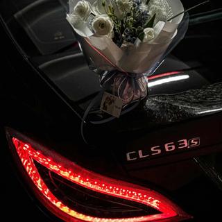 『蹦迪 车载 抖腿』车窗摇下，声音调到最大