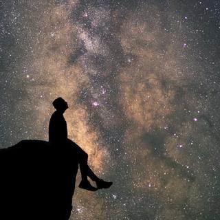 【冷寂氛围】星空下的思索者，矫首仰望