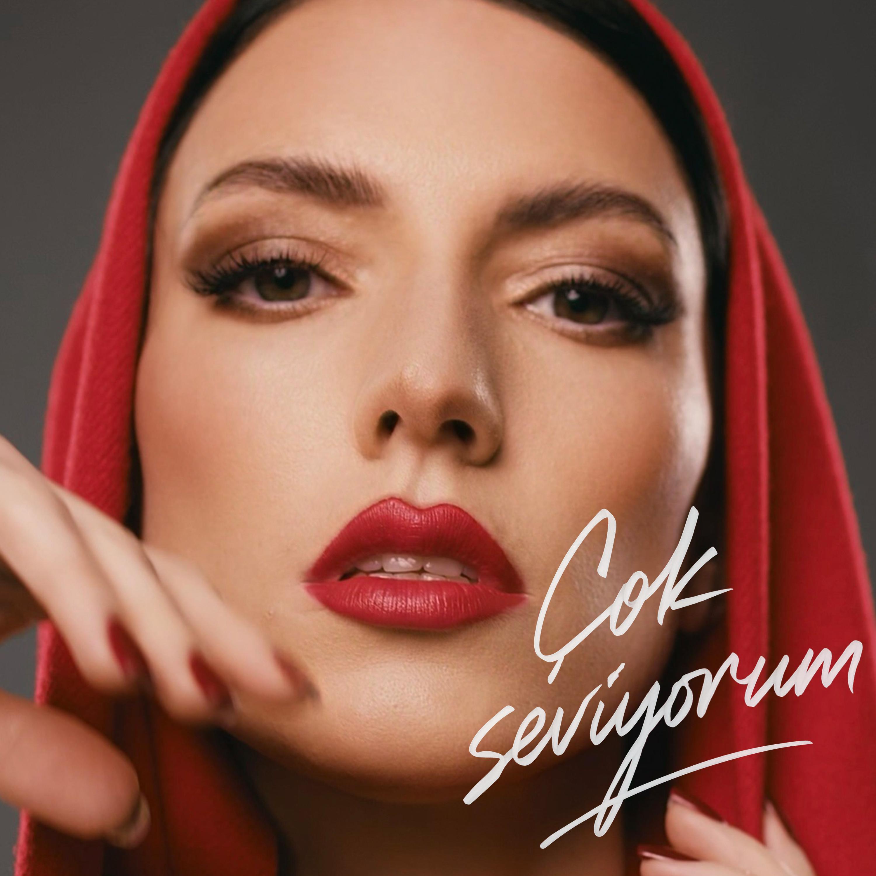 Çok Seviyorum专辑