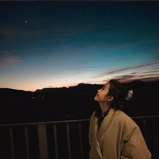 韩语·治愈向｜即使生活在阴沟 也要仰望星空