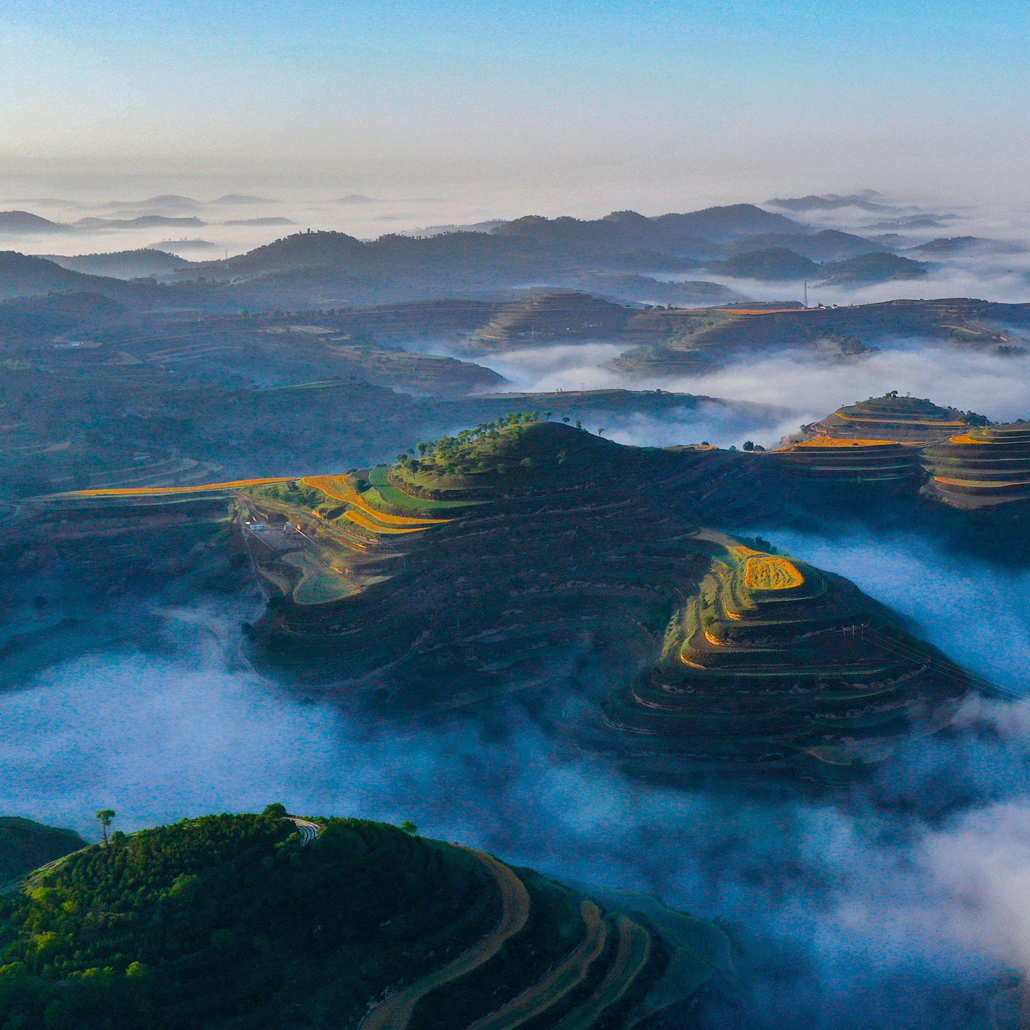 尾声 男女领唱与合唱《永远的南梁》