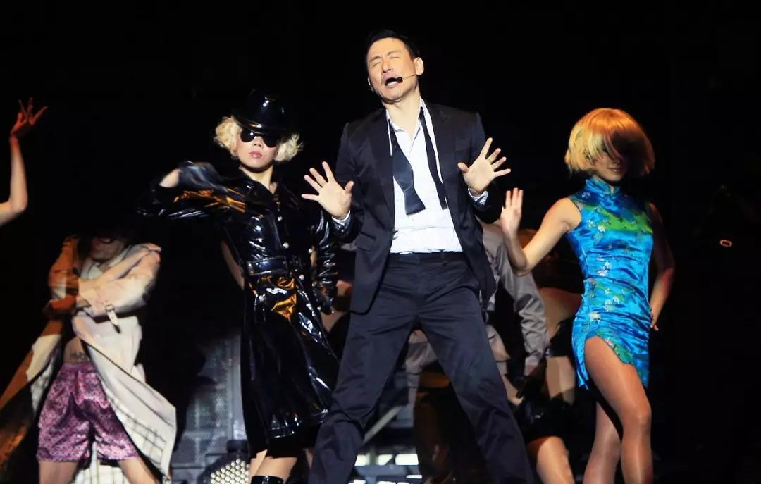 知名歌手演唱会现场多人被抓 109951163227973662.jpg?size=1080x687