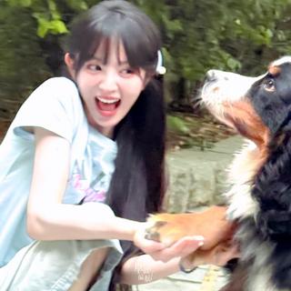 丝滑律动: 经典与新生代的R&B节奏碰撞