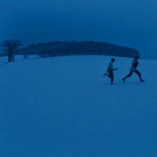 今夜，一路逃脱黑暗的重量