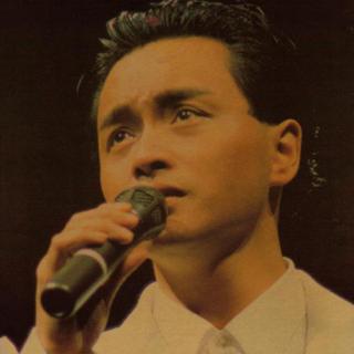 歌词唱透了心声 泪水模糊了眼眸