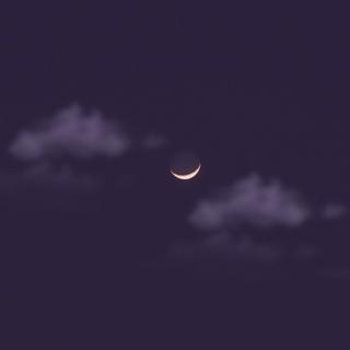 「夜晚·孤独」想把我的心事托付给月亮✨
