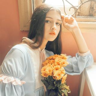 人潮汹涌 我独自欢愉时光