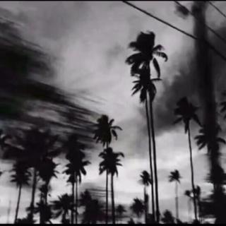 像暗杀似的绕道背后拥抱你