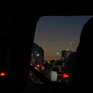 那天街头“酒精，薄荷和你的香水“ 