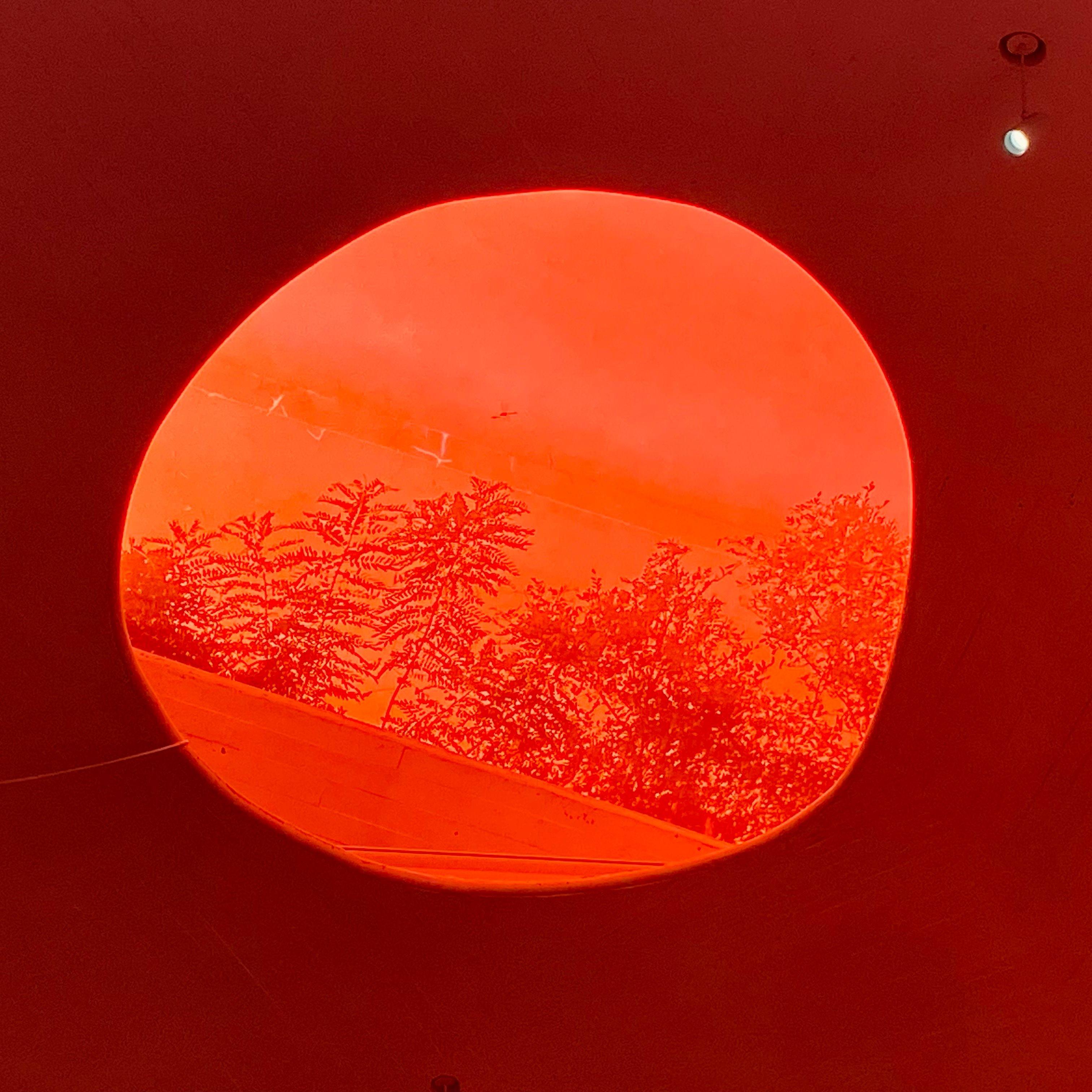 Never goes away 从未离开