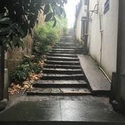 天青色等烟雨，而我在等你