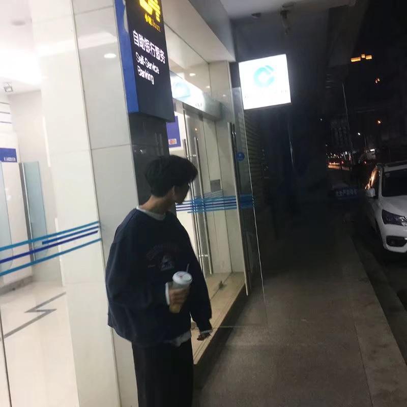 陷入