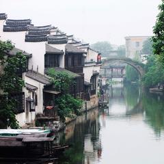 死在江南烟雨中 (伴奏)